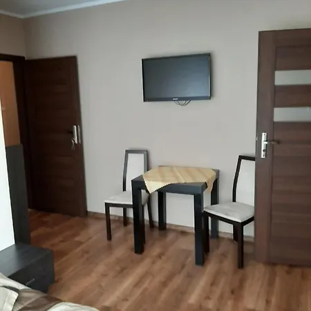 Δωμάτια σε οικογενειακή κατοικία Goscinne Hanna *